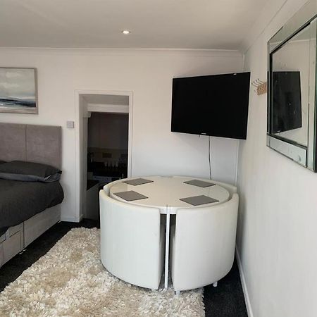 Beautiful Studio Apartment 밀포드헤이븐 외부 사진